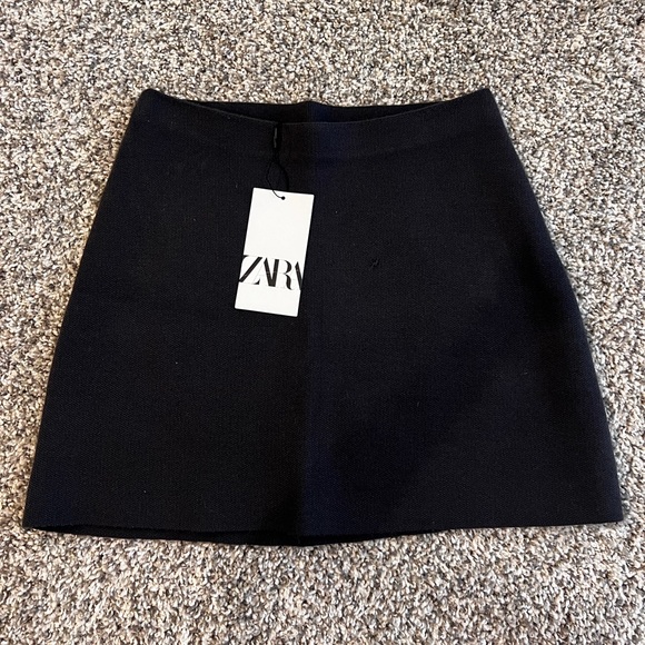 Zara Dresses & Skirts - Gray knit and stretchy mini skirt!